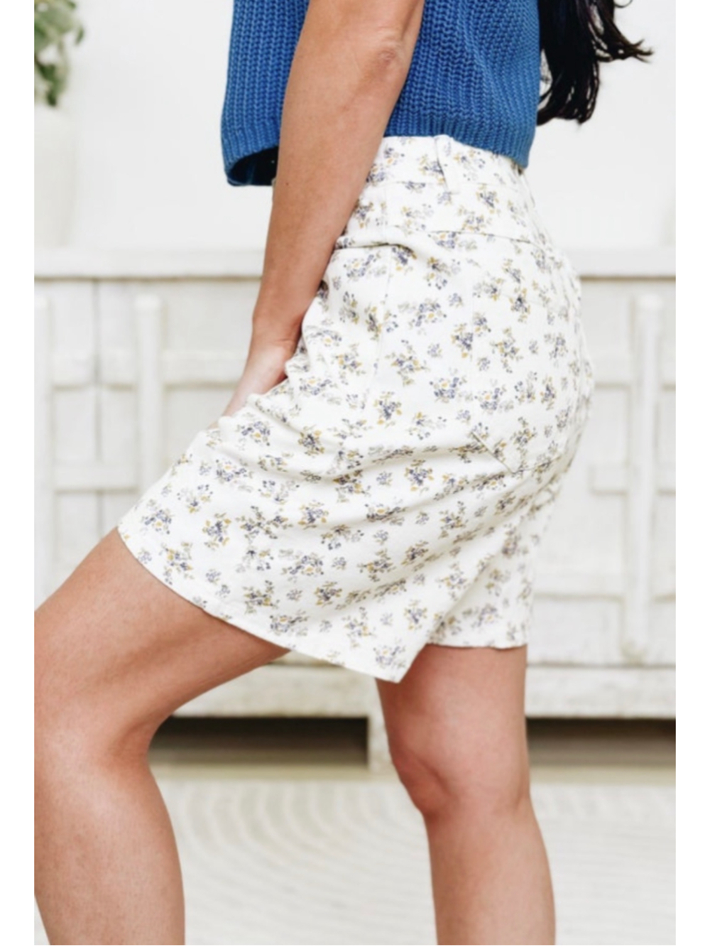 Women's Anniewear White Floral Bermuda Shorts M - Picture 4 of 6